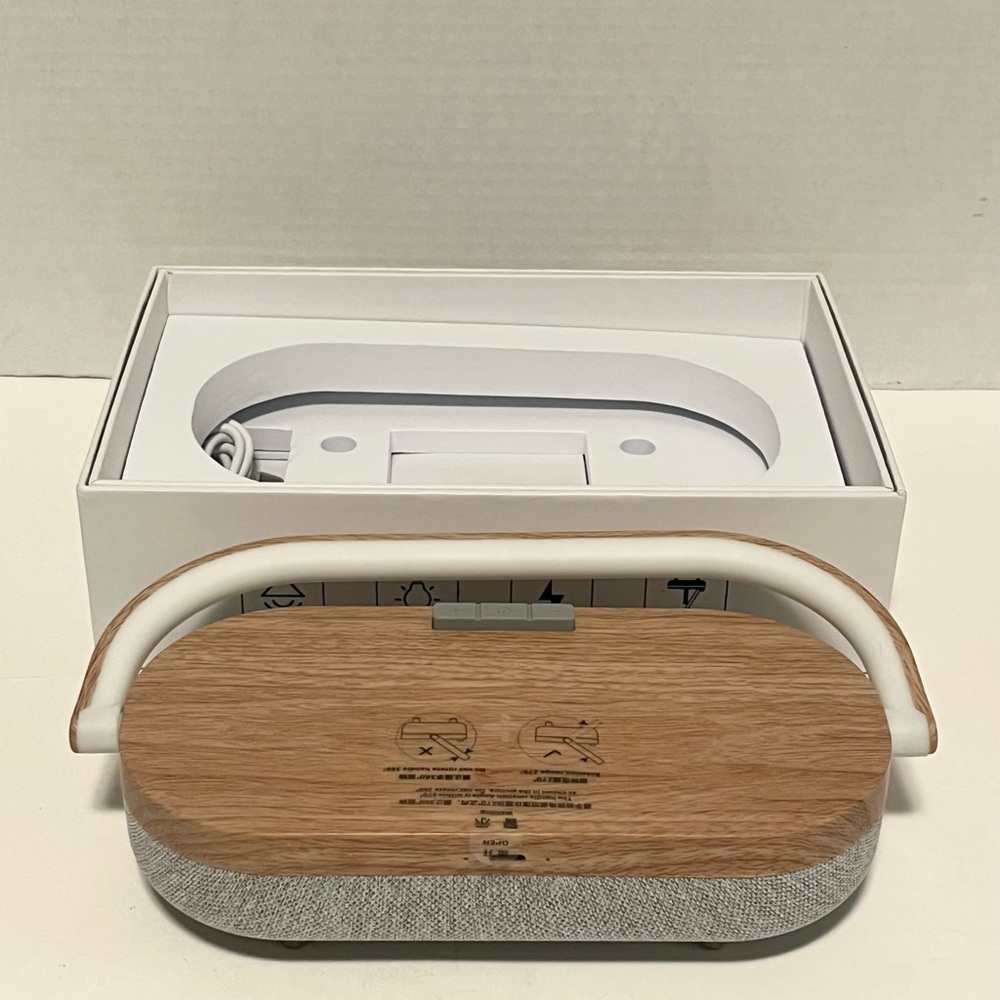 Wireless Charging Station with LED Light - Picture 2 of 7